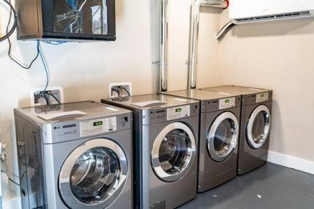 Modern And Convenient Norwood Knox Apartment Ноксвил Екстериор снимка
